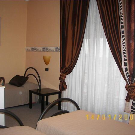 Albergo Sangrila Lanzo Torinese Exterior foto