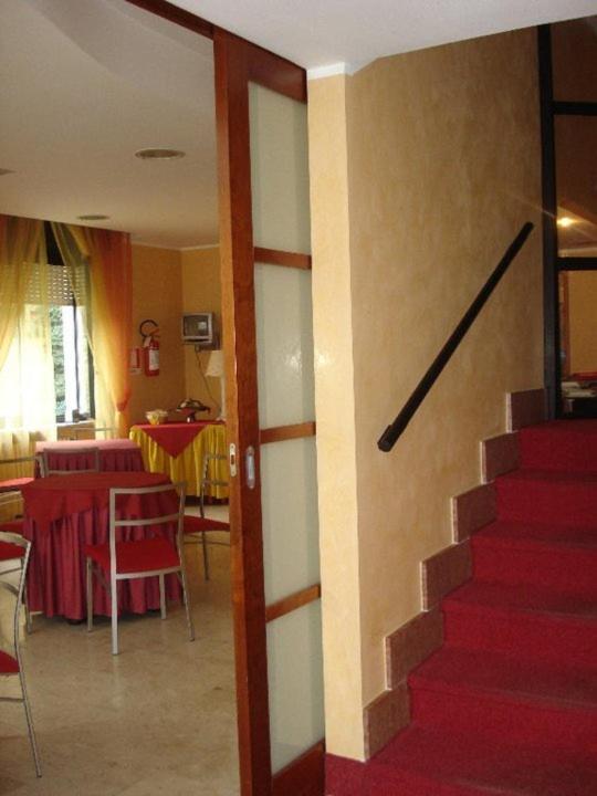 Albergo Sangrila Lanzo Torinese Exterior foto