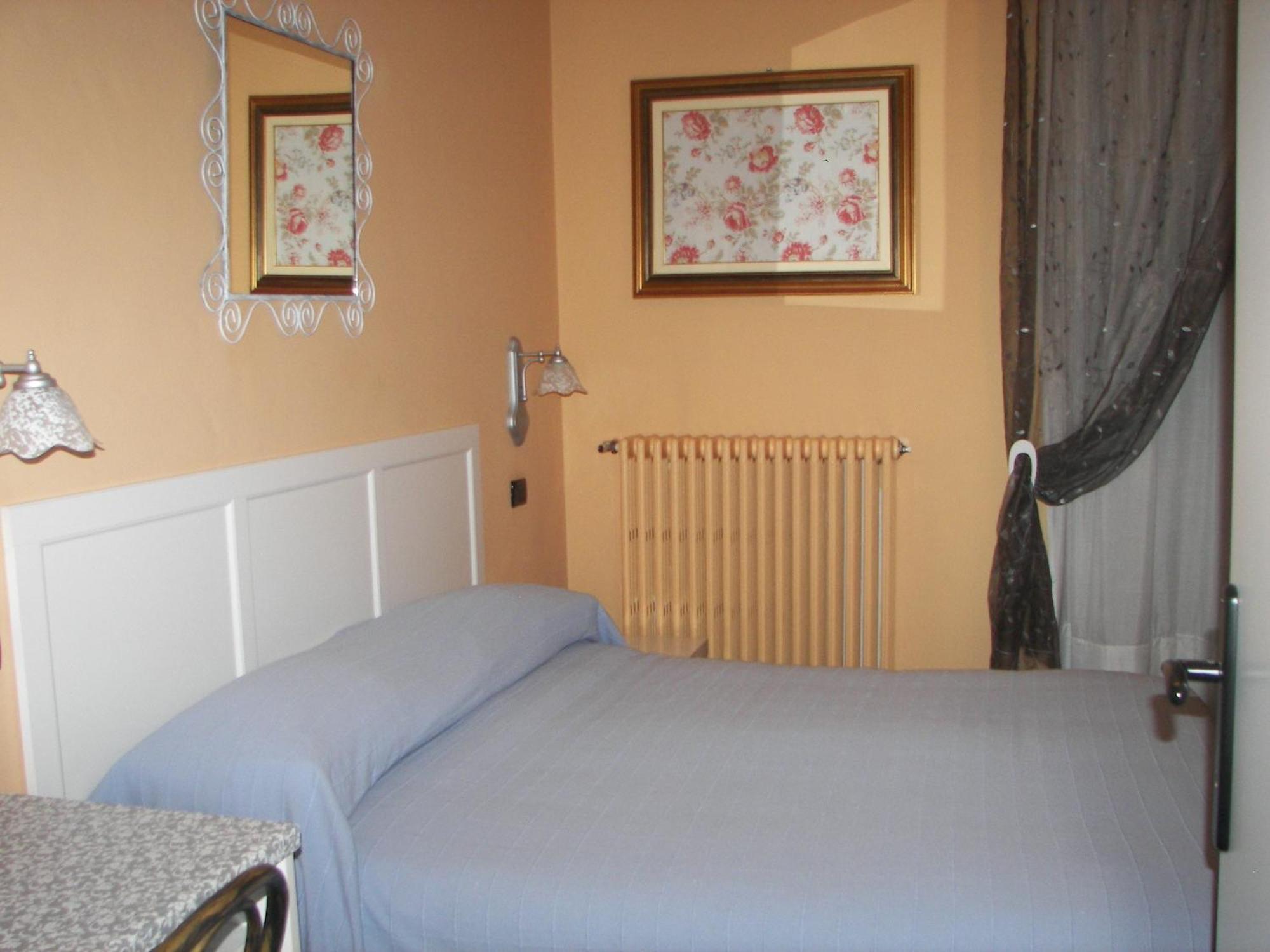 Albergo Sangrila Lanzo Torinese Exterior foto