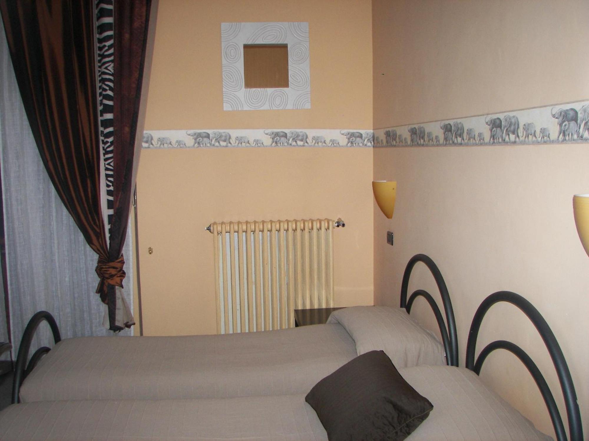 Albergo Sangrila Lanzo Torinese Exterior foto