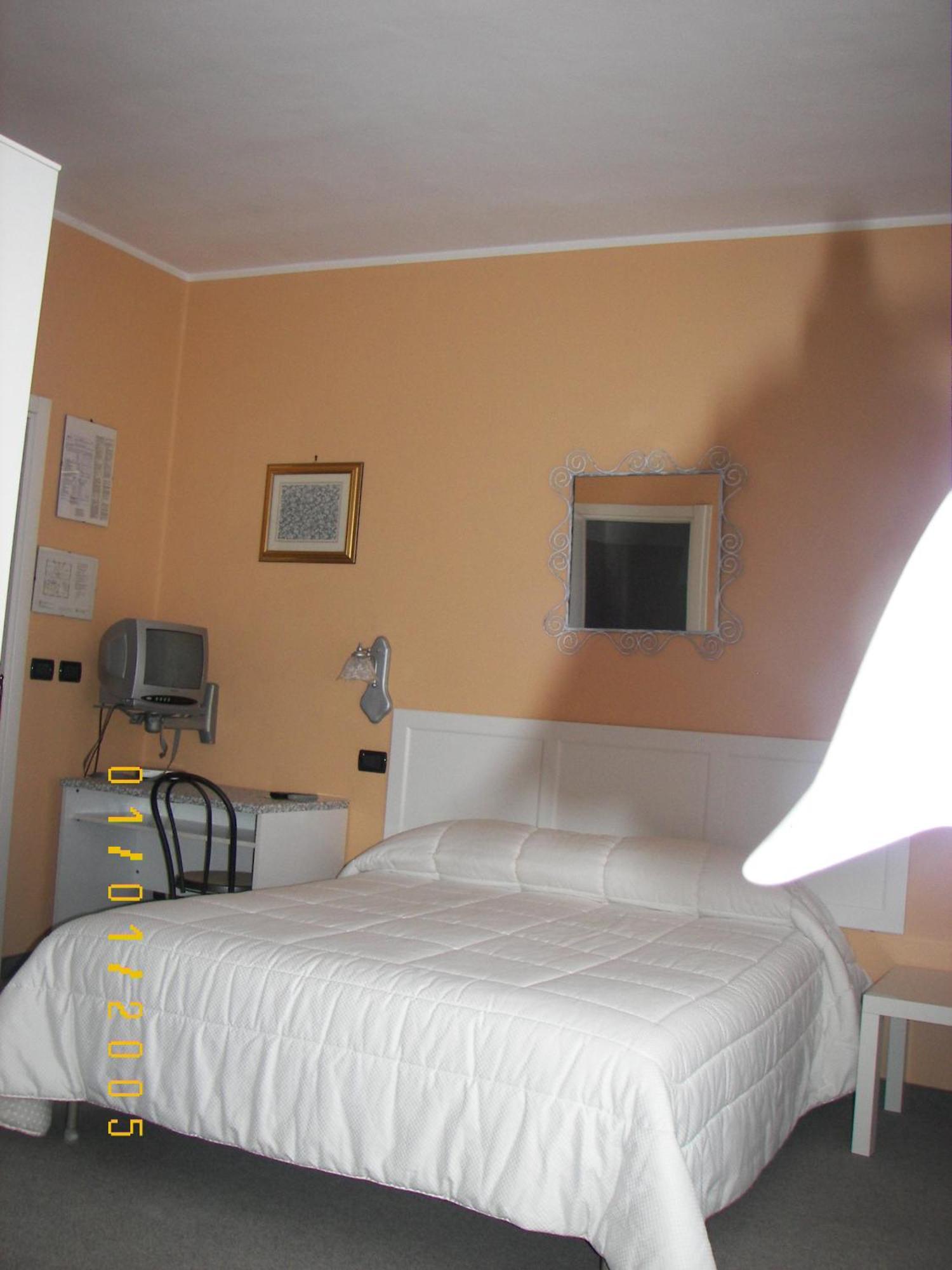 Albergo Sangrila Lanzo Torinese Exterior foto