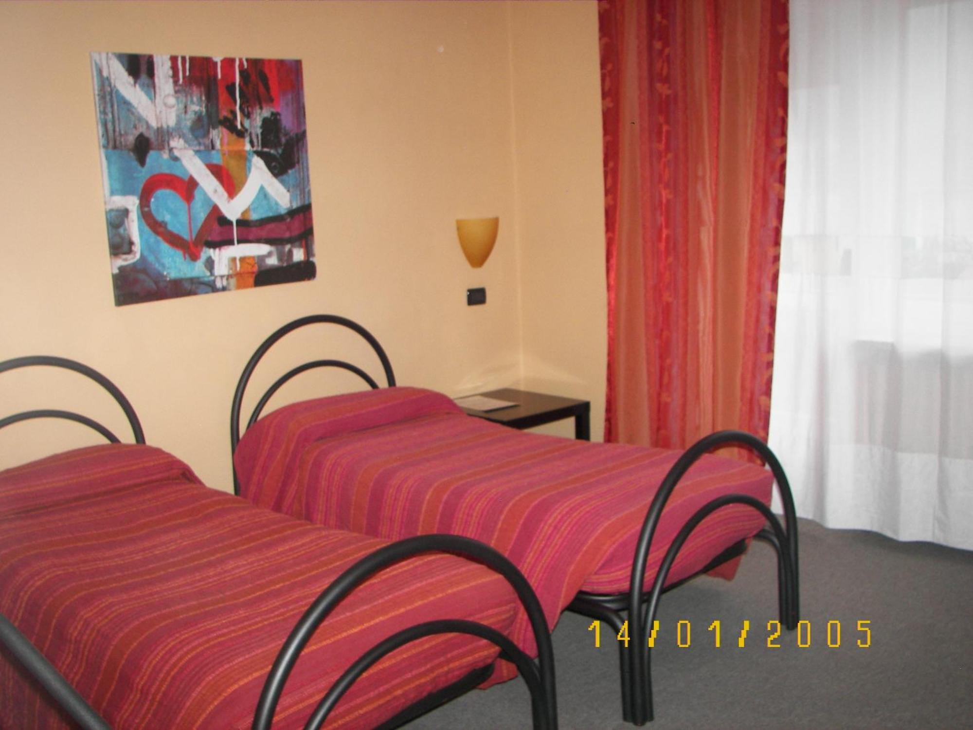 Albergo Sangrila Lanzo Torinese Exterior foto